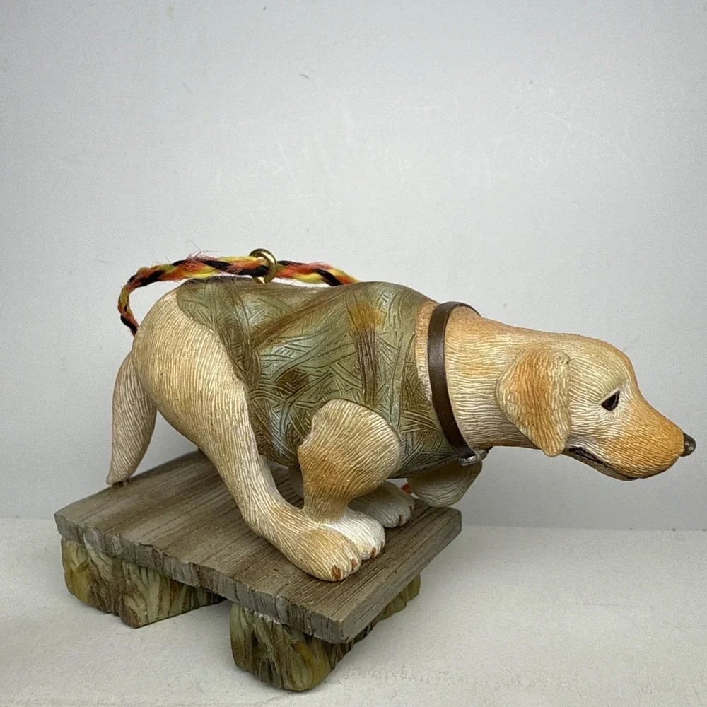 Yellow  Labrador‎ Retriever ornament Hunting.